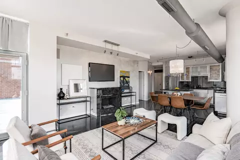 Living - 1200 W Monroe St #901, Chicago, IL 60607 photo 4 of 7