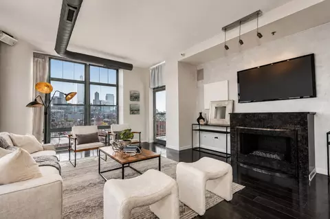 Living - 1200 W Monroe St #901, Chicago, IL 60607 photo 2 of 7