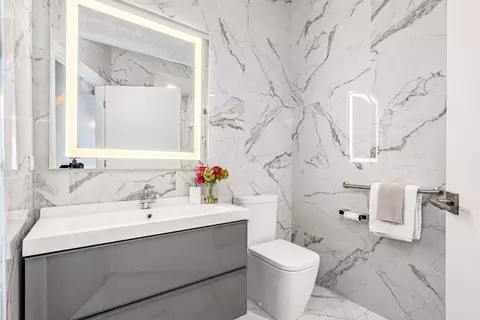 Bath - 1200 W Monroe St #901, Chicago, IL 60607 photo 3 of 4
