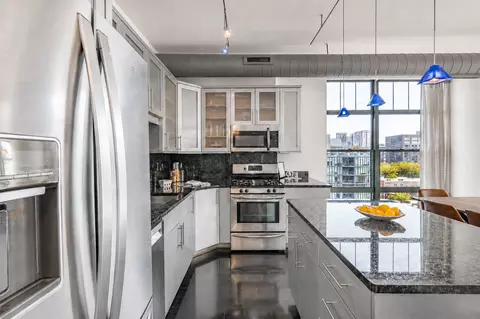 Kitchen - 1200 W Monroe St #901, Chicago, IL 60607 photo 1 of 2
