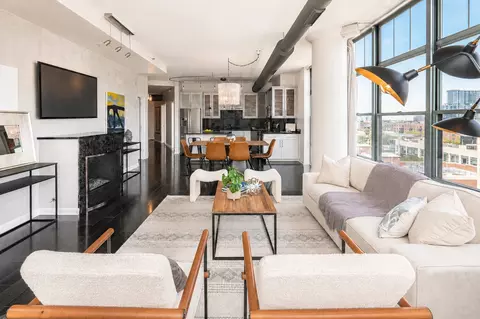 Living - 1200 W Monroe St #901, Chicago, IL 60607 photo 6 of 7