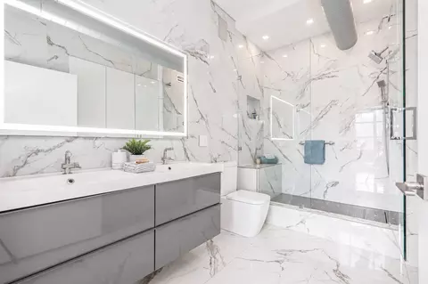 Bath - 1200 W Monroe St #901, Chicago, IL 60607 photo 1 of 4
