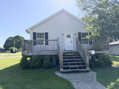 709 N Mill St, Le Roy, IL 61752