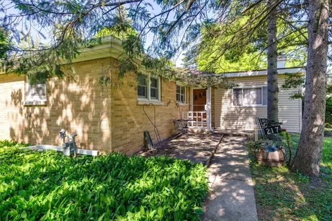 217 Dalton Ave, Mundelein, IL 60060