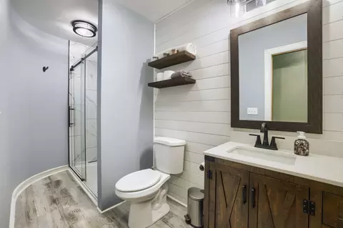 Bath - 39 W526 Lori Ln, Elgin, IL 60124 photo 3 of 6