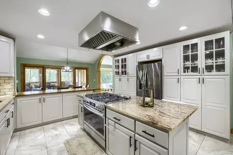 Kitchen - 39 W526 Lori Ln, Elgin, IL 60124 photo 3 of 5