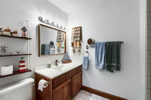 Bath - 39 W526 Lori Ln, Elgin, IL 60124 photo 4 of 6