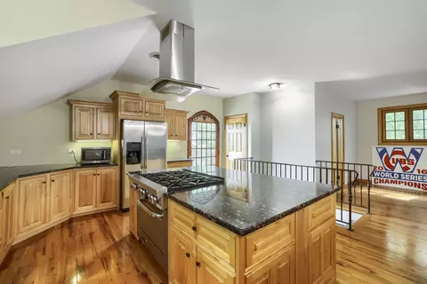 Kitchen - 39 W526 Lori Ln, Elgin, IL 60124 photo 4 of 5