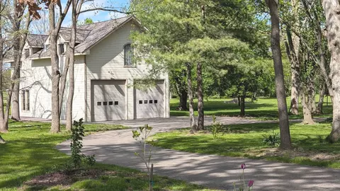 Exterior - 39 W526 Lori Ln, Elgin, IL 60124 photo 14 of 19