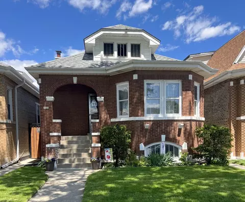 5320 W Wolfram St, Chicago, IL 60641