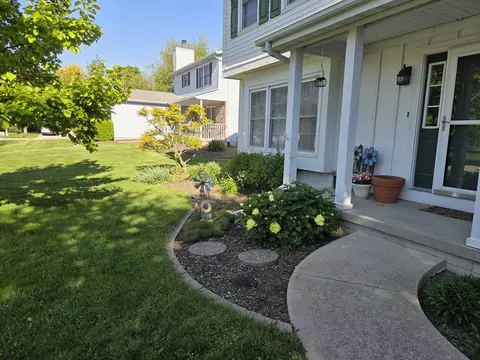 Exterior - 3404 Windmill Rd, Bloomington, IL 61704 photo 4 of 18