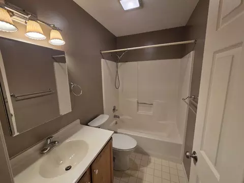 Bath - 3404 Windmill Rd, Bloomington, IL 61704 photo 4 of 5