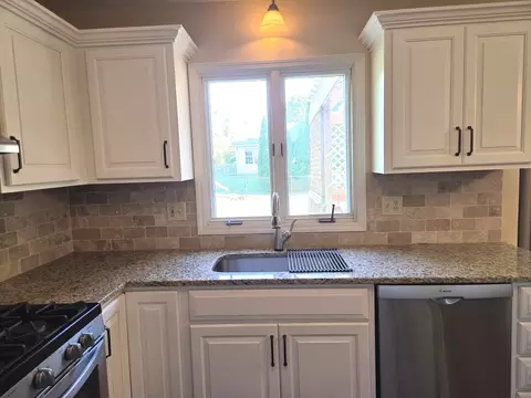 Kitchen - 3404 Windmill Rd, Bloomington, IL 61704 photo 5 of 6