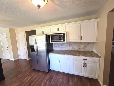 Kitchen - 3404 Windmill Rd, Bloomington, IL 61704 photo 6 of 6