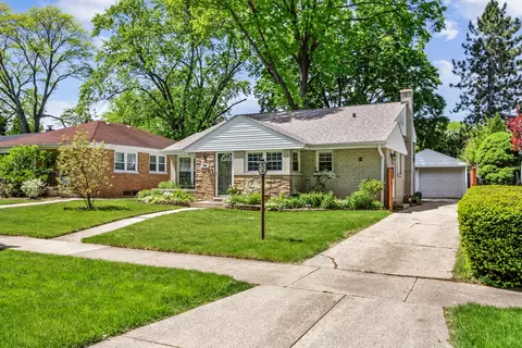 506 S Main St, Mount Prospect, IL 60056