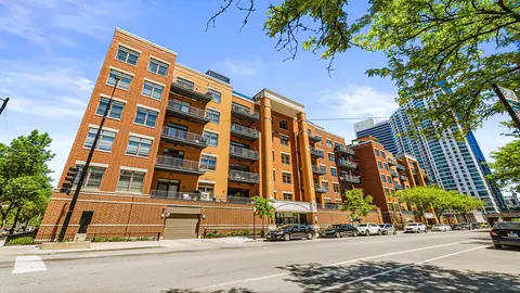 560 W Fulton St #602, Chicago, IL 60661