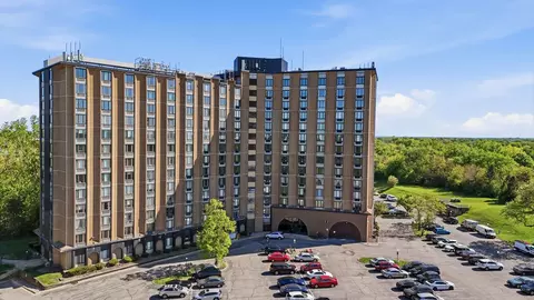 1 Renaissance Pl #816, Palatine, IL 60067