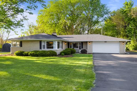 415 Maplewood Dr, Sycamore, IL 60178