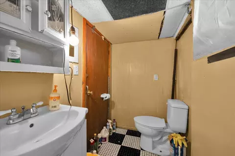Bath - 817 Front St, Aurora, IL 60505 photo 4 of 4