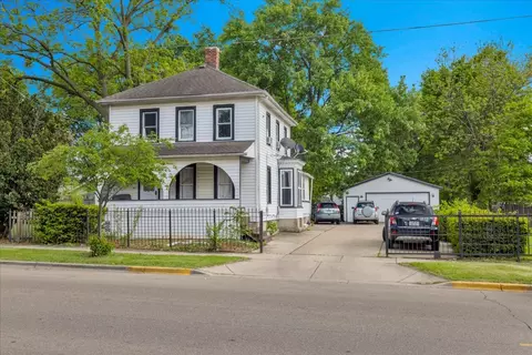 817 Front St, Aurora, IL 60505