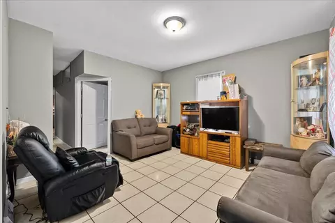 Living - 817 Front St, Aurora, IL 60505 photo 2 of 3