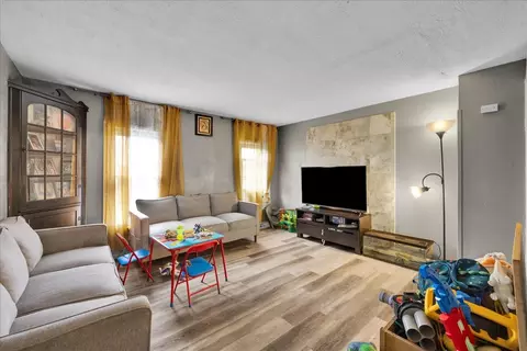 Living - 817 Front St, Aurora, IL 60505 photo 1 of 3