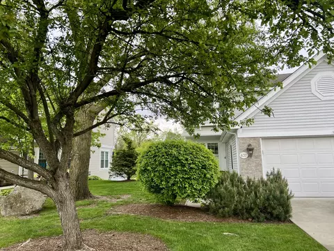 637 Kendallwood Ct, Crystal Lake, IL 60014