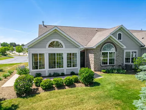 638 Handel Ln, Woodstock, IL 60098