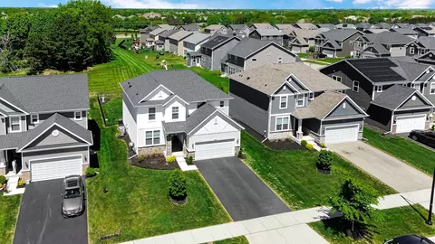 530 Alpine Dr, Algonquin, IL 60102