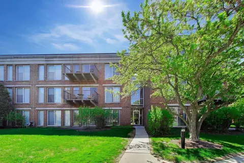 402 Kelburn Rd #126, Deerfield, IL 60015