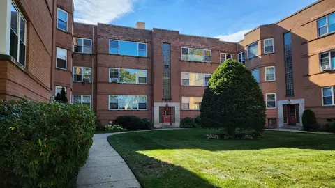 2641 W Fitch Ave #2, Chicago, IL 60645