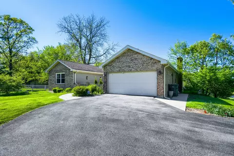 22888 W North Lakewood Ln W, Lake Zurich, IL 60047