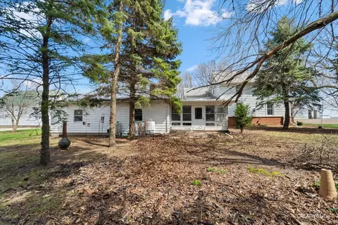 15555 Mcgirr Rd, Hinckley, IL 60520