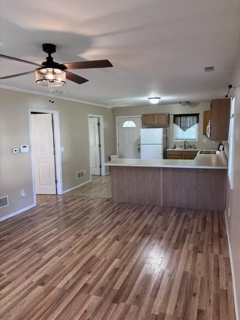 Living - 712 W Monroe St, Bloomington, IL 61701 photo 1 of 3