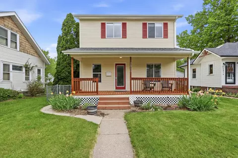 2810 Middle Rd, Davenport, IA 52803