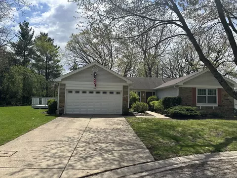 660 Juniper Cir, Algonquin, IL 60102