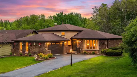 900 Carol Ln, Crete, IL 60417