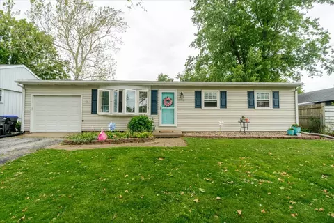 1714 Lawndale Way, Bloomington, IL 61704