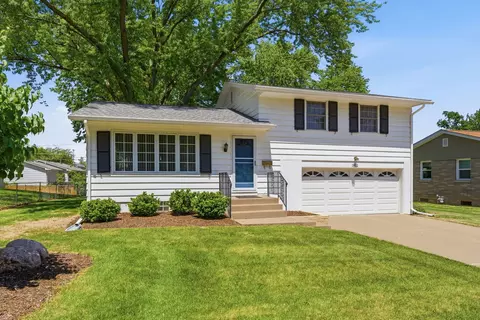 1912 E 31st St, Davenport, IA 52807