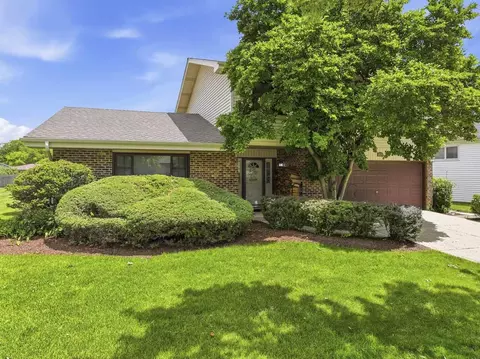 415 Cypress Ct, Schaumburg, IL 60193