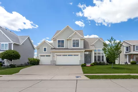5700 Emily Rd, Bettendorf, IA 52722
