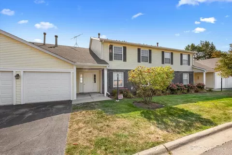 327 Newport Ln #B2, Bartlett, IL 60103