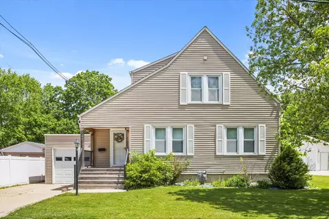 742 Chambers St, Ottawa, IL 61350