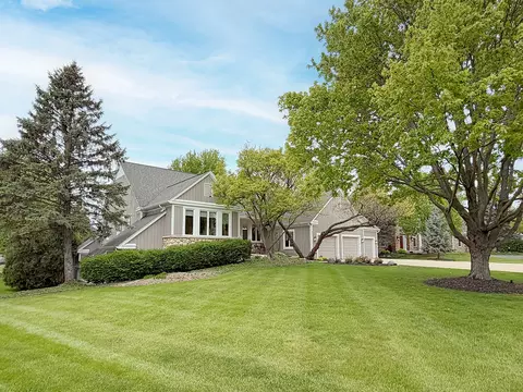 211 Ridge Ln, Lake In The Hills, IL 60156