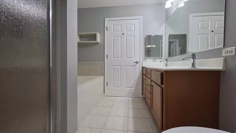 Bath - 715 Astor Ln #401, Wheeling, IL 60090 photo 3 of 4