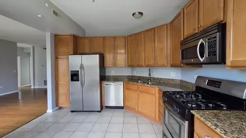 Kitchen - 715 Astor Ln #401, Wheeling, IL 60090 photo 1 of 4