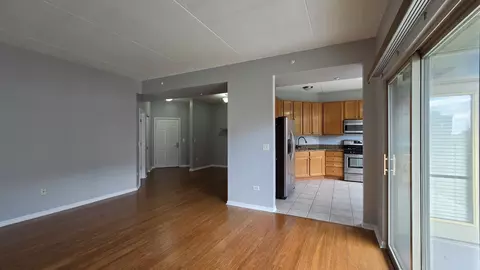 Living - 715 Astor Ln #401, Wheeling, IL 60090 photo 1 of 4
