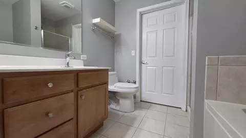 Bath - 715 Astor Ln #401, Wheeling, IL 60090 photo 1 of 4