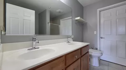 Bath - 715 Astor Ln #401, Wheeling, IL 60090 photo 4 of 4