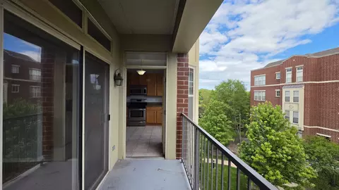 Exterior - 715 Astor Ln #401, Wheeling, IL 60090 photo 2 of 4